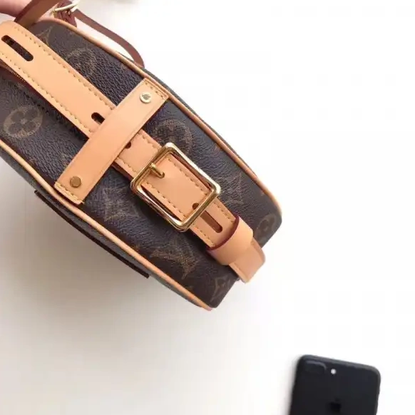 PETITE Louis CHAPEAU BOITE Vuitton 0511